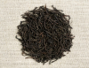 Ceylon Ahinsa musta tee. Lähikuva lehdistä. Luomu