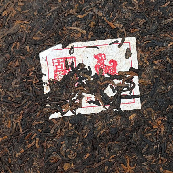 Lancang_Yong_Wang_Nian_Nian_2018_shu_puerh_kakku_lehdet