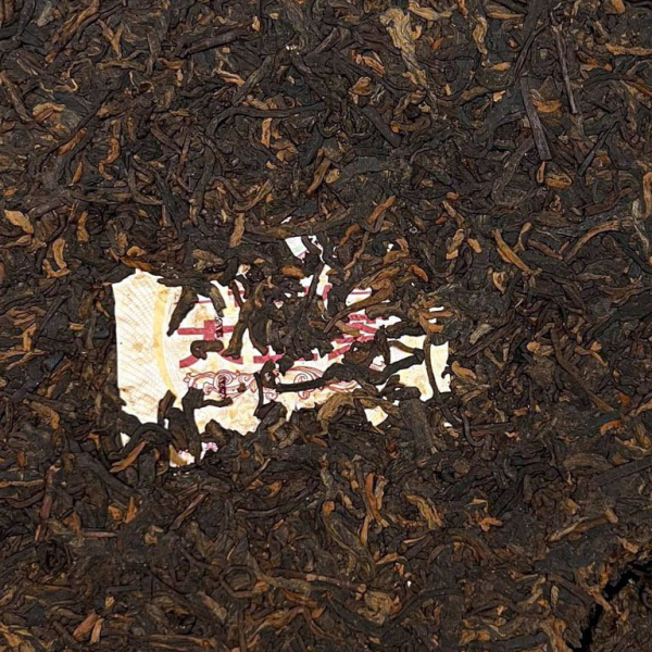 menghai_dayi_8592_shu_puerh_kakku_2019_lehdet