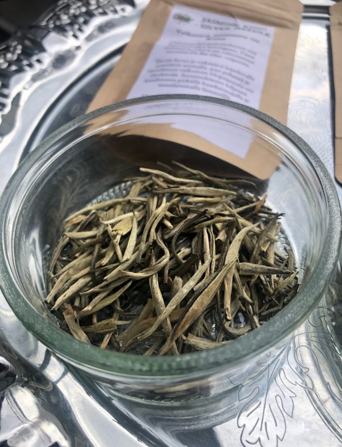 Jasmiiniteiden kuningas: Jasmine King- silver needle maistelussa!