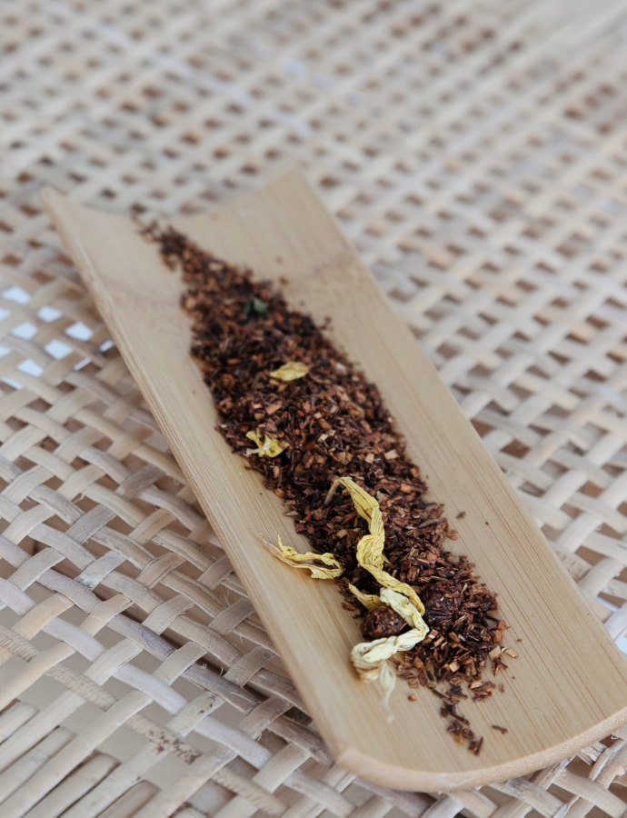 Ananasta, mangoa ja auringonkukkaa: kesän paras kofeiiniton uutuustee esittelyssä!